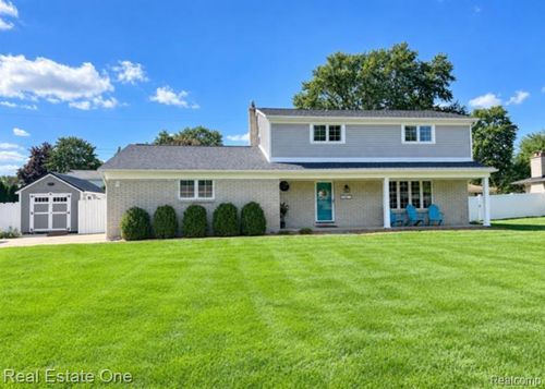 53677 Pappy Ln, Shelby Twp, MI, 48316-2251 | Card Image