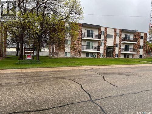 319 8th Ave W, Biggar, SK, S0K0M0 | Card Image
