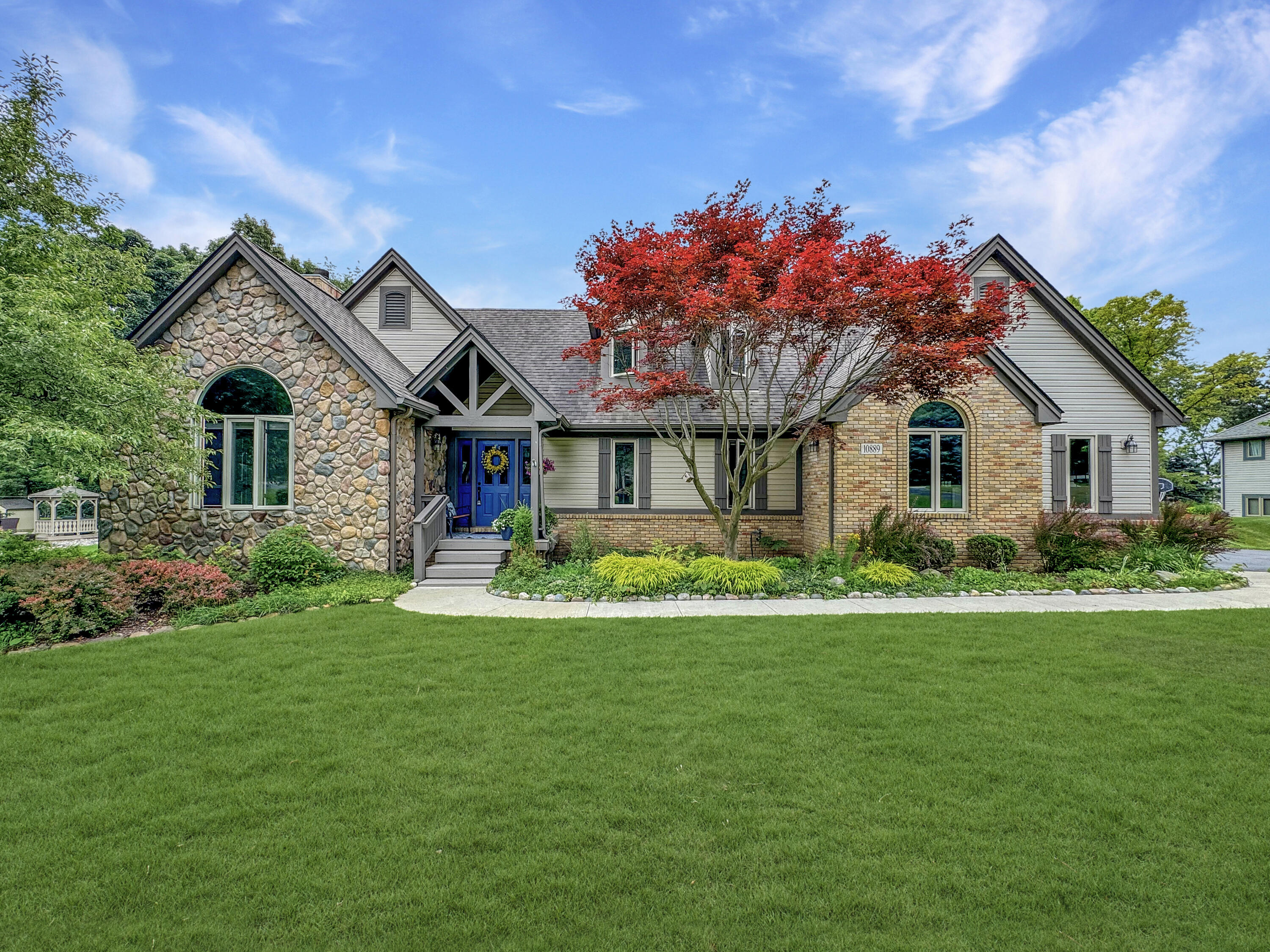 Ridge View Trl, Fenton, MI 48430
