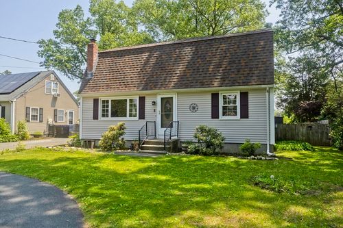 8 Field St, Southwick, MA, 01077-9617 | Card Image