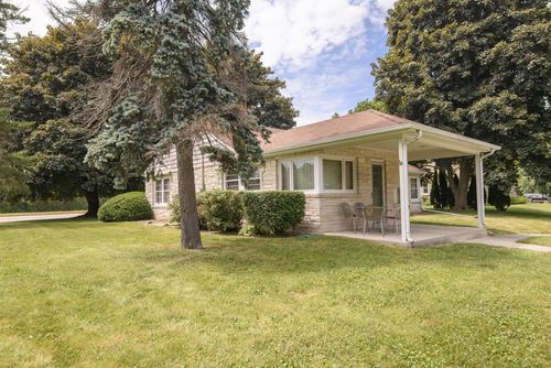 9610 N Cedarburg Road, Mequon, WI, 53092 | Card Image
