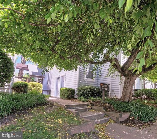 10096-10096 Oakton Terrace Rd, OAKTON, VA, 22124-2925 | Card Image