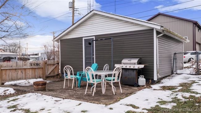 127 New Albany St, Home with 3 bedrooms, 2 bathrooms and null parking in Sellersburg IN | Image 5