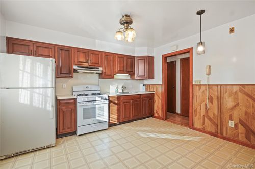 1-95 King St, Pleasantville, NY, 10570-3259 | Card Image