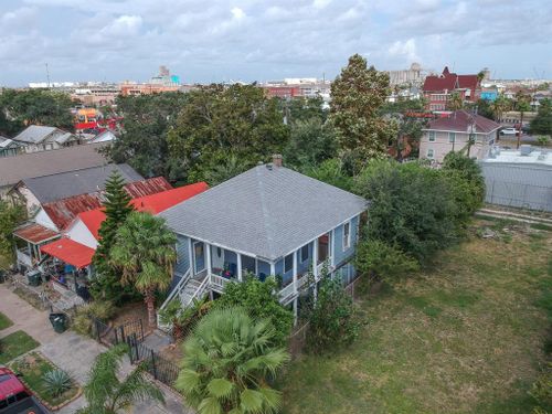 2714 Avenue K, Galveston, TX, 77550 | Card Image