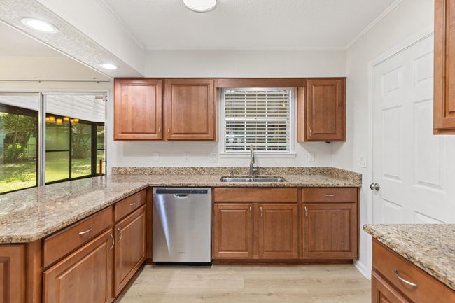 Kitchen | Image 12
