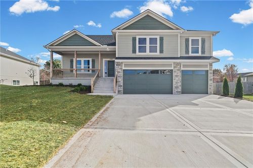 1901 Owen Dr, Pleasant Hill, MO, 64080-1624 | Card Image