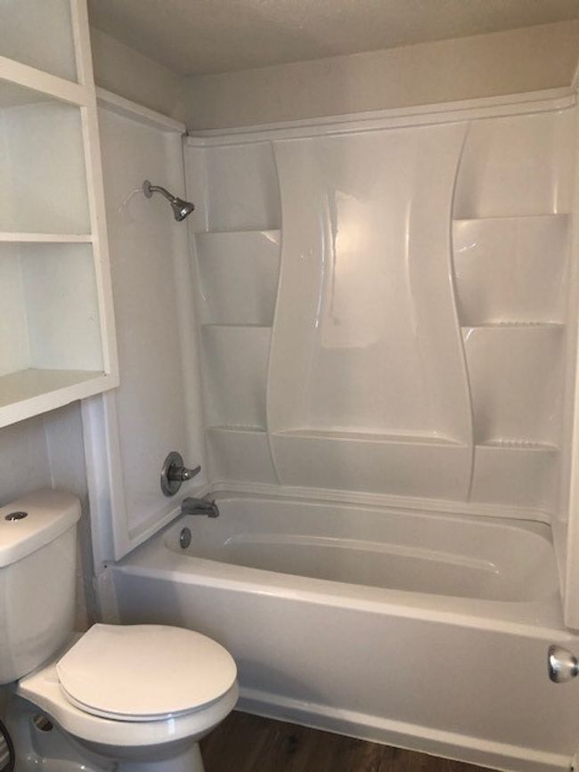 Full bath with toilet | Image 9