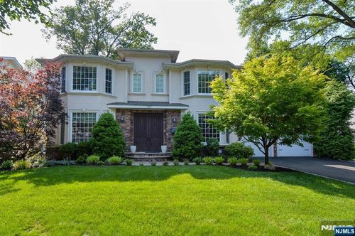 733 7th Ave, River Edge, NJ, 07661-1412 | Card Image