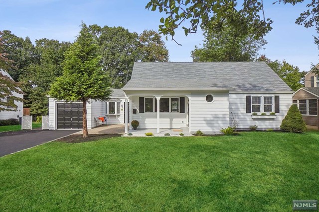 Highfield Ln, Cedar Grove, NJ 07009
