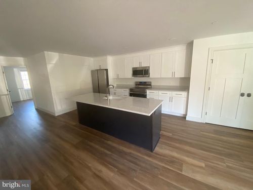 apt-203-1087 Mt Tom Rd, East Stroudsburg, PA, 18301-9001 | Card Image