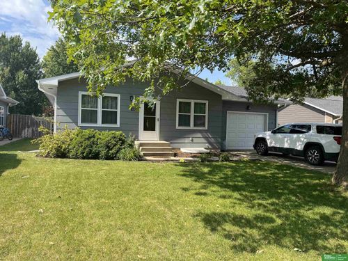 1525 Raell Dr, York, NE, 68467-3944 | Card Image