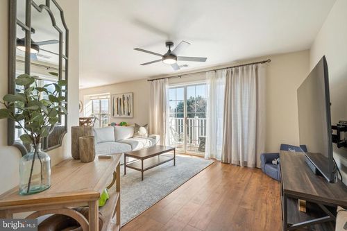 apt-304-11712 Tolson Pl, WOODBRIDGE, VA, 22192-7482 | Card Image