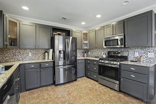 2007 Delaware Pl, Tulsa, OK, 74104-5922 | Card Image