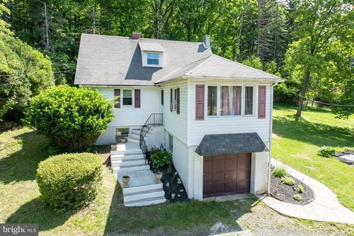 153 Baldy Hill Rd, ALBURTIS, PA, 18011-2006 | Card Image