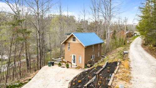 517 Easter Ln, La Follette, TN, 37766-6181 | Card Image