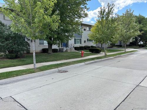 d2-4830 Briarwood Ave, Royal Oak, MI, 48073-1353 | Card Image