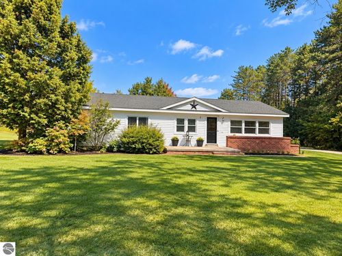 3820 W 16 Rd, Mesick, MI, 49668-9717 | Card Image