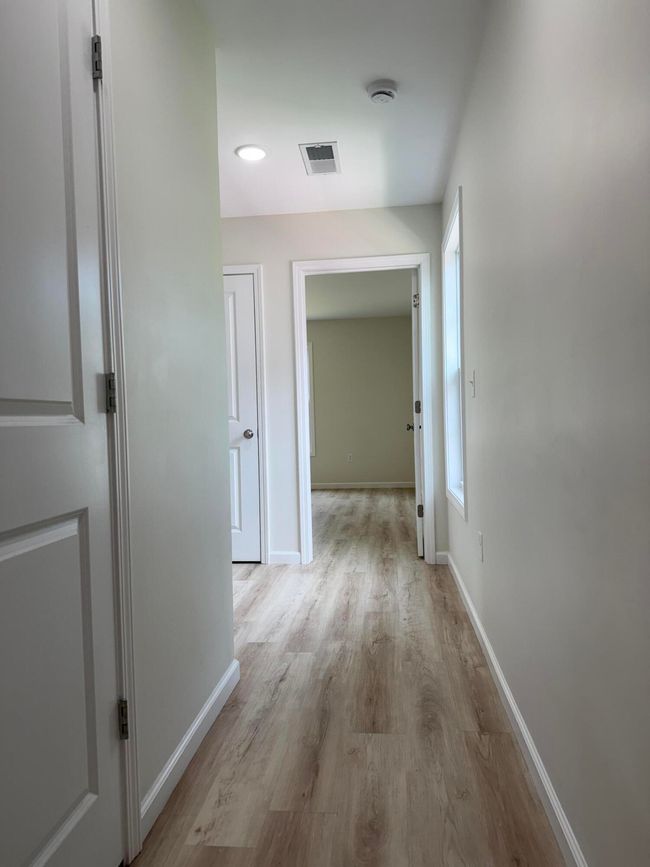 Laundry Room/ Hallway | Image 23