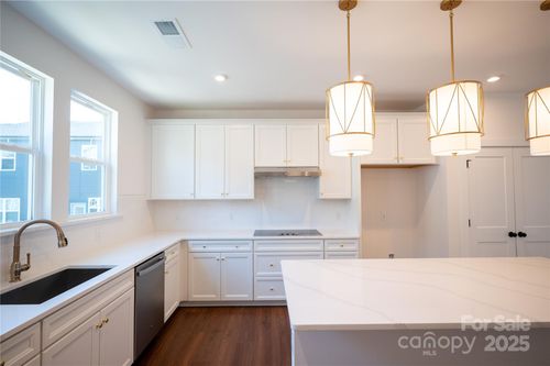 8010 Elevate Ct, Charlotte, NC, 28205-7499 | Card Image