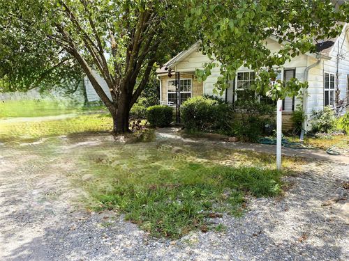 815-815 W 12th St, Bonham, TX, 75418-2803 | Card Image