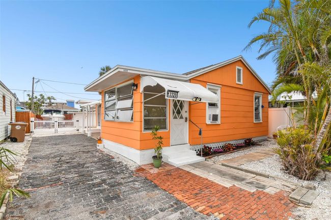 13320 2 Nd St E, Home with 2 bedrooms, 2 bathrooms and null parking in Madeira Beach FL | Image 77