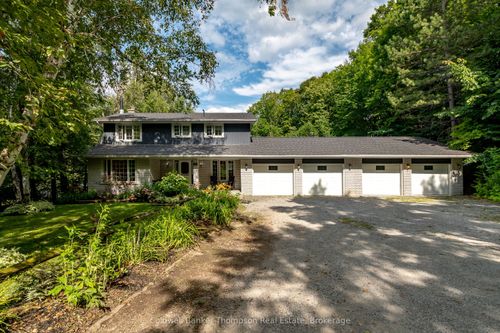 26 Helen St, Huntsville, ON, P1H1H5 | Card Image