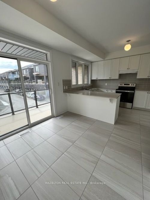 17 Haydock Way, Whitby, ON, L1N0M6 | Card Image