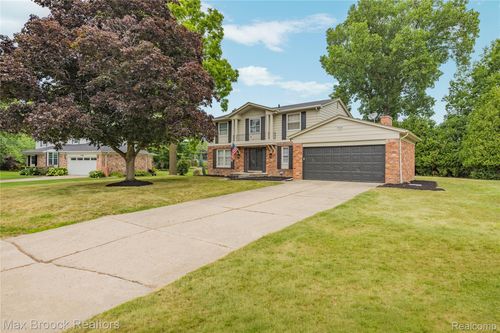 31917 Olde Franklin Dr, Farmington Hills, MI, 48334-1731 | Card Image