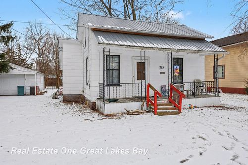 1715 Hancock St, Saginaw, MI, 48602-4046 | Card Image