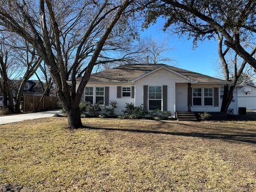 305 W Trinity St, Forney, TX, 75126-9562 | Card Image