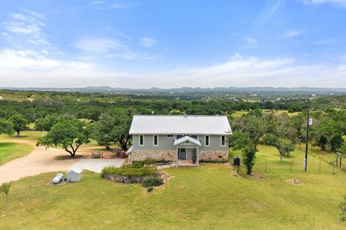 143 Oak Ln, Johnson City, TX, 78636-5001 | Card Image