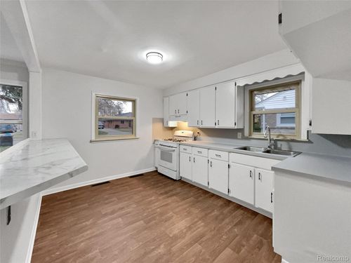 18031 Hamann St, Riverview, MI, 48193-7410 | Card Image