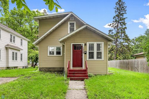 1329 12th St N, Fargo, ND, 58102-2515 | Card Image