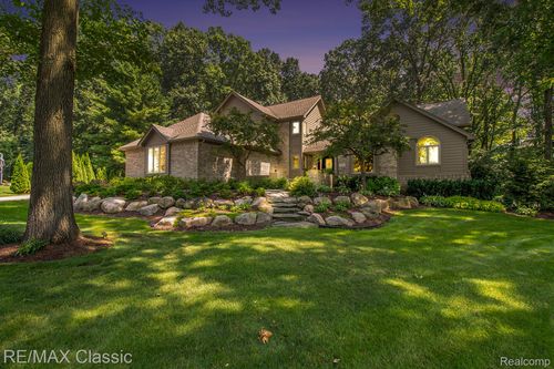 1105 Winding Way Ct, Milford, MI, 48381-4507 | Card Image