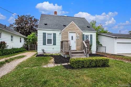 2061 E Boatfield Ave, Burton, MI, 48529-1711 | Card Image