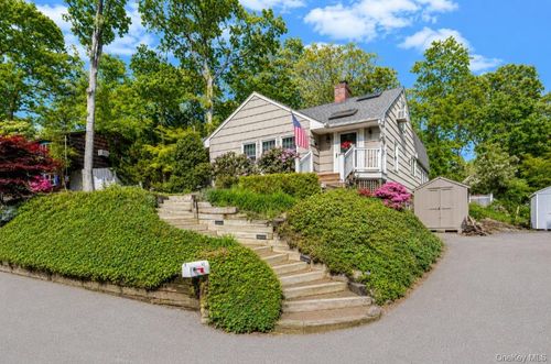42 Shady Ln, Huntington, NY, 11743-4524 | Card Image