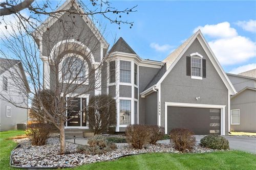 15995 S Clairborne St, Olathe, KS, 66062-7025 | Card Image