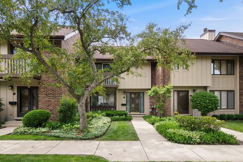 21 Kyle Ct, Willowbrook, IL, 60527-2213 | Card Image