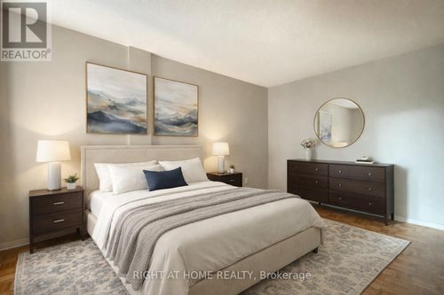 934-75 Weldrick Rd W, Richmond Hill, ON, L4C3T9 | Card Image