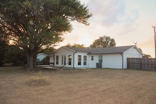 913 7th St, Lexington, TX, 78947-9646 | Card Image