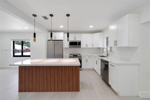 1321 Nw 44th St, Miami, FL, 33142-7924 | Card Image