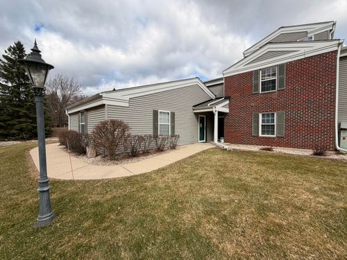 N17W26887 E Fieldhack Dr, Pewaukee, WI, 53072-5568 | Card Image