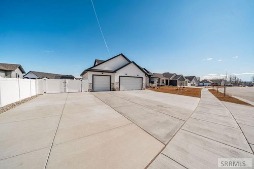 576 Hollow Drive, Ammon, ID, 83401 | Card Image