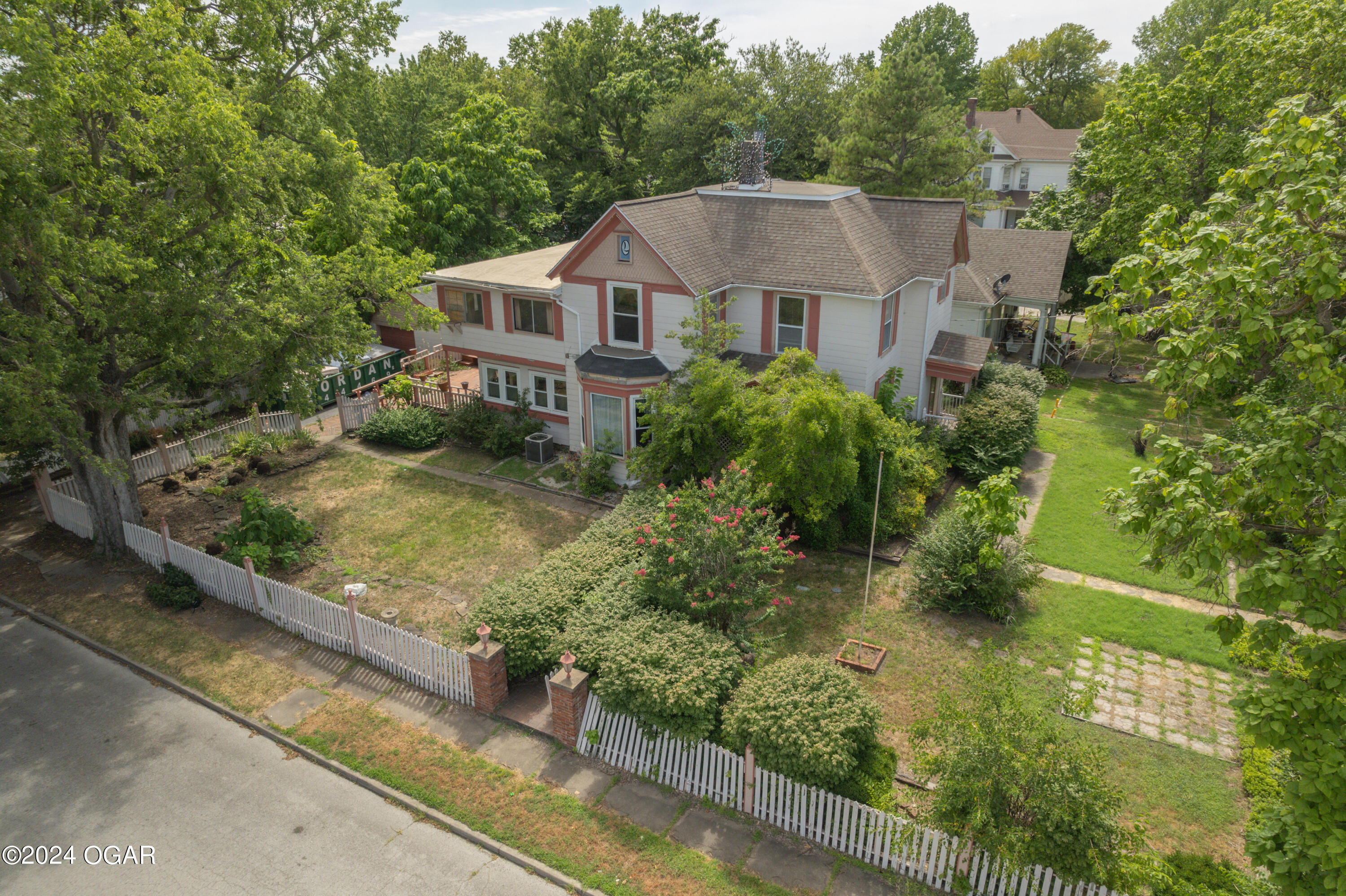 3rd St, Webb City, MO 64870