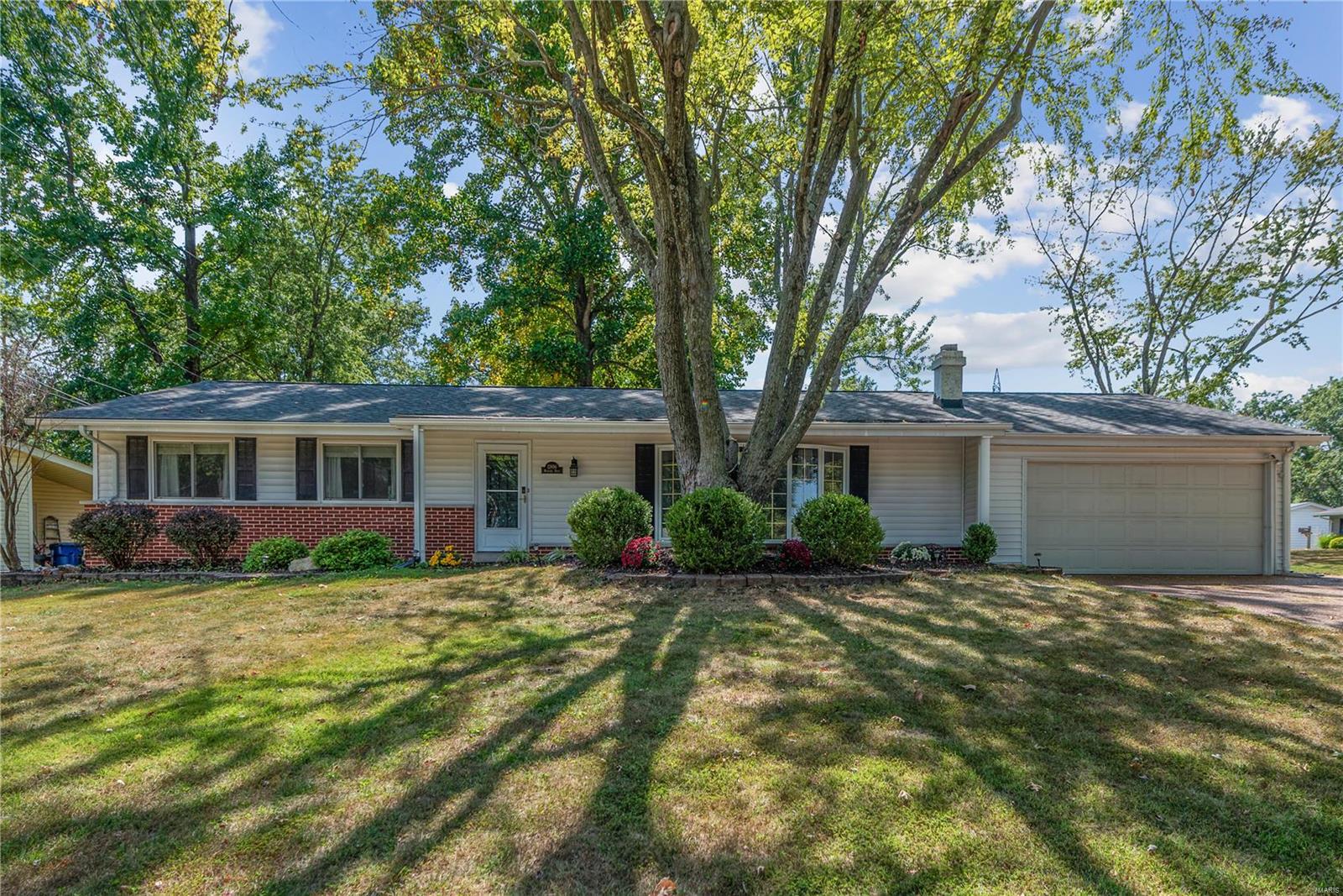 Markaire Dr, Saint Louis, MO 63146