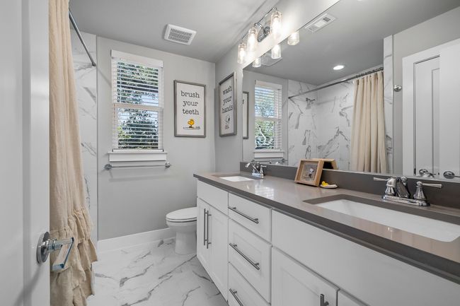 Upstairs full bath | Image 25