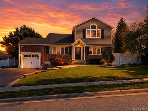 47 Laurie Blvd, Bethpage, NY, 11714-1426 | Card Image