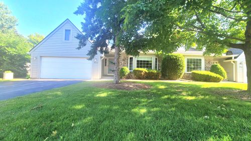 7711 W Terrace Dr, Franklin, WI, 53132-9574 | Card Image