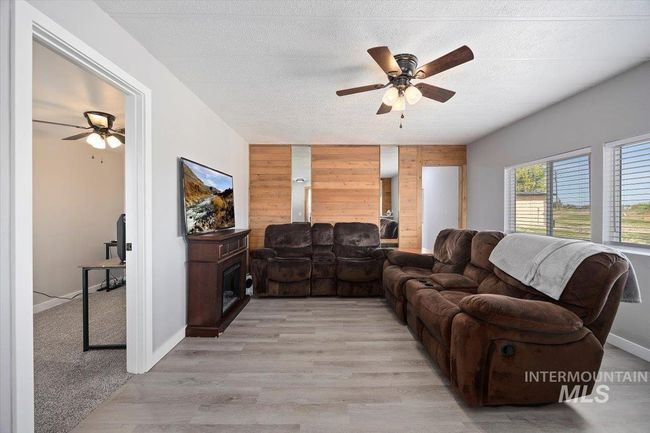 1882 Frontage Rd S, House other with 3 bedrooms, 2 bathrooms and null parking in Wendell ID | Image 12